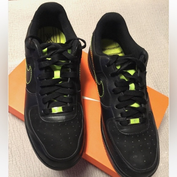 Nike Air Force One 07 Black/Volt Sz 7Y Women 6 Low Suede Basketball Shoes - Picture 4 of 10